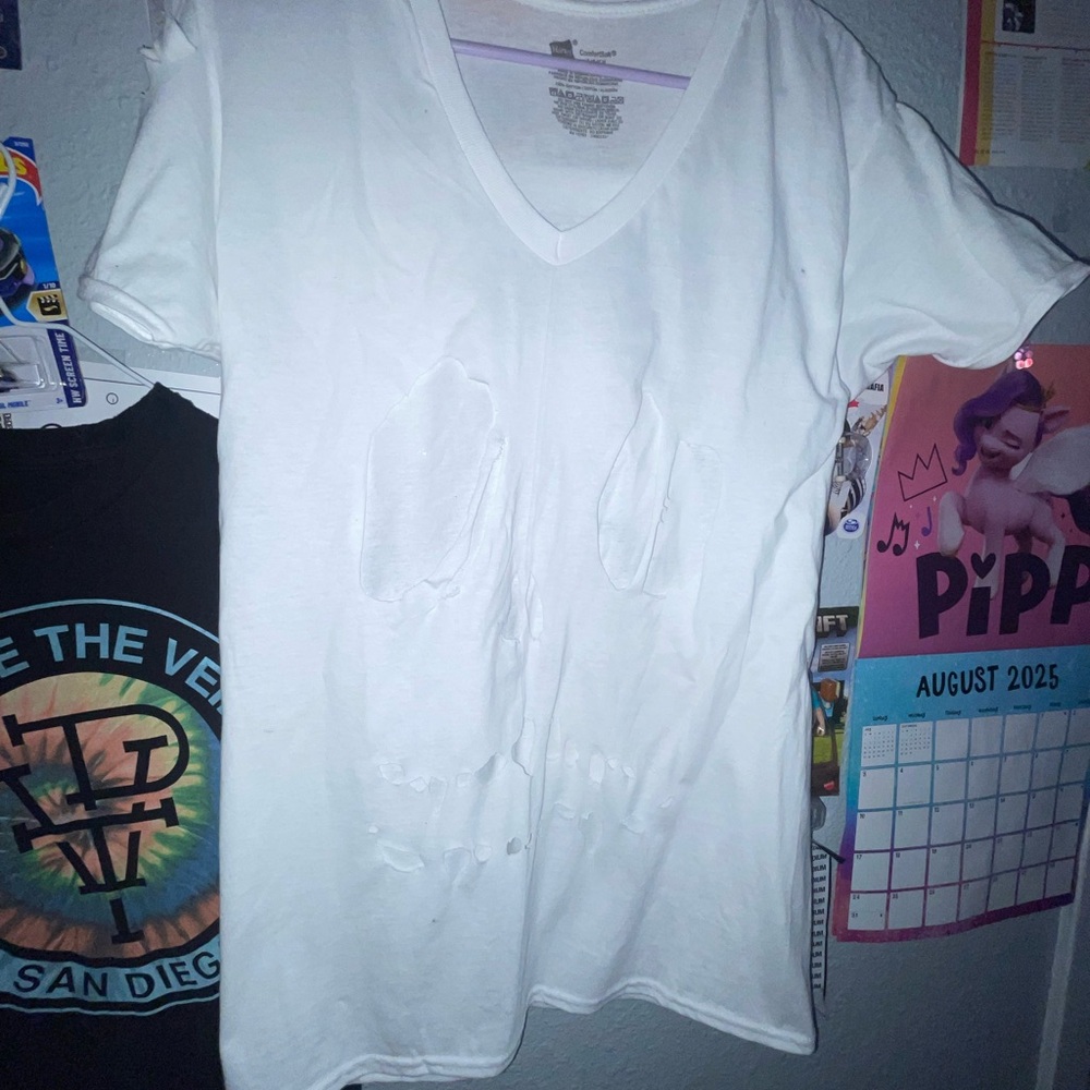 White skull V-Neck T-Shirt